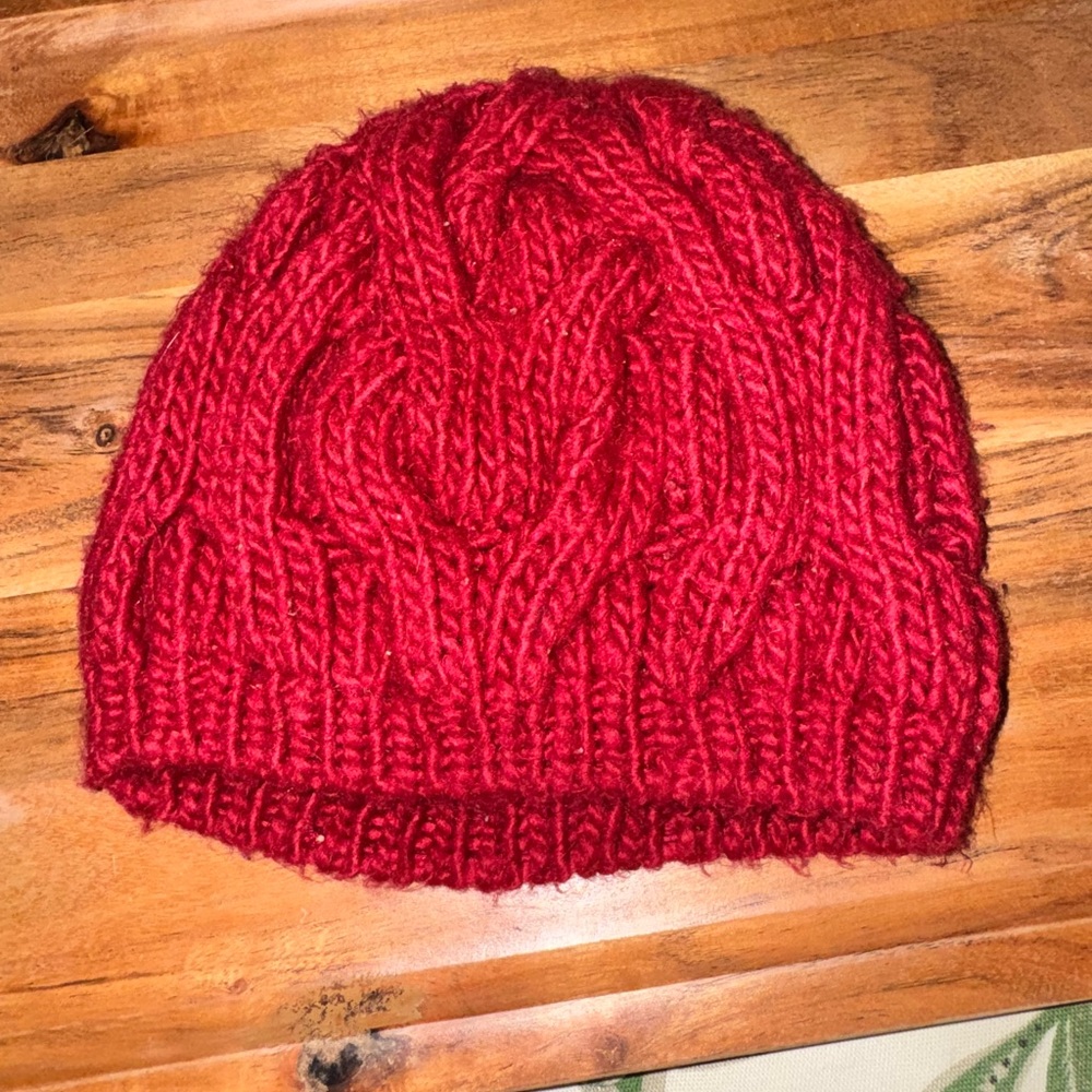 Cable knit beanie 💸💸ALL $3 ITEMS MUST BE BUNDLED!💸💸